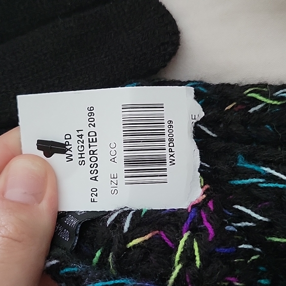 NWT Hat Gloves and Scarf Set - Picture 5 of 5